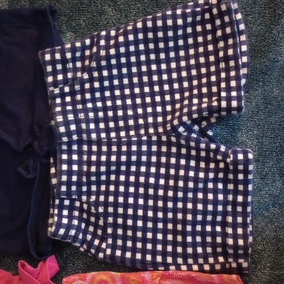 EUC 2 Outfits Girls Summer Lot Size 24M / 2T Flowers Plaid - Picture 5 of 5